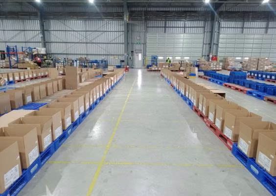 Hình ảnh bố trí hàng tại kho trong bài chia sẻ về fulfillment.
